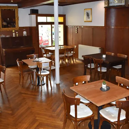 Landgasthof Zur Sonne 招待所 3*