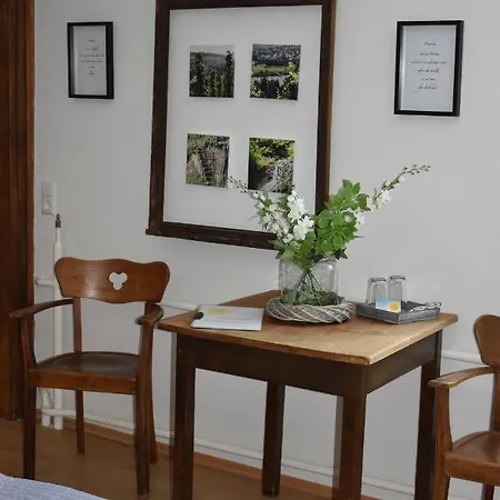 Landgasthof Zur Sonne 招待所 3*